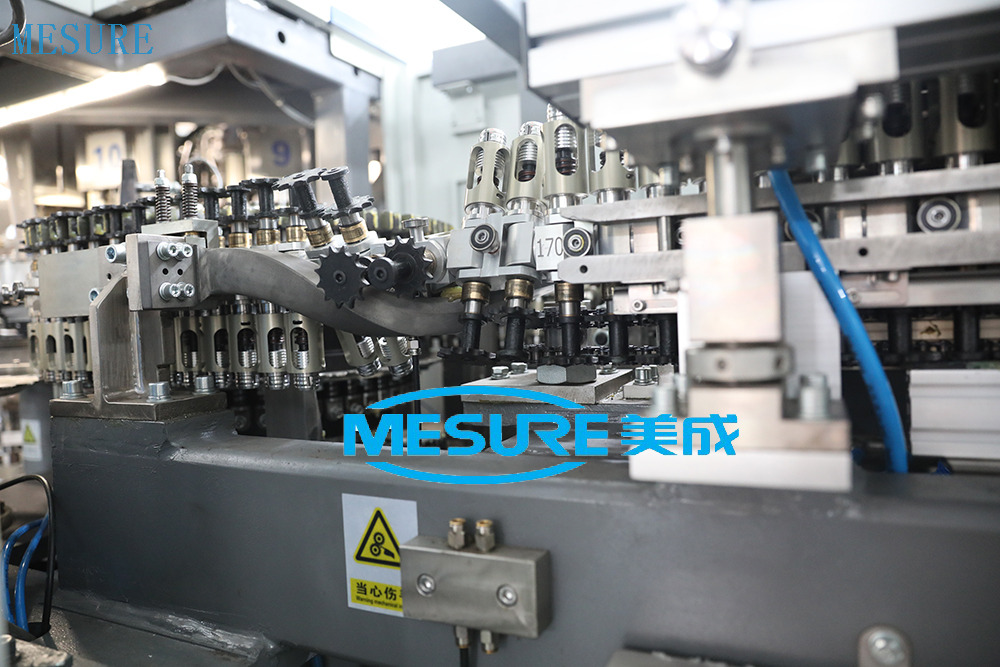 Plante d'embouteillage de jus clé en main: machine combinée à capuchon de souffle | Ligne de remplissage pour animaux de compagnie personnalisé, sortie élevée