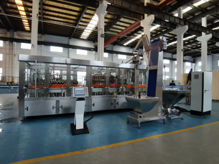 Verre / aluminium Bouteille en bouteille Boullage de la ligne de ropp de ligne complète et capuchon de la couronne et bouchon 