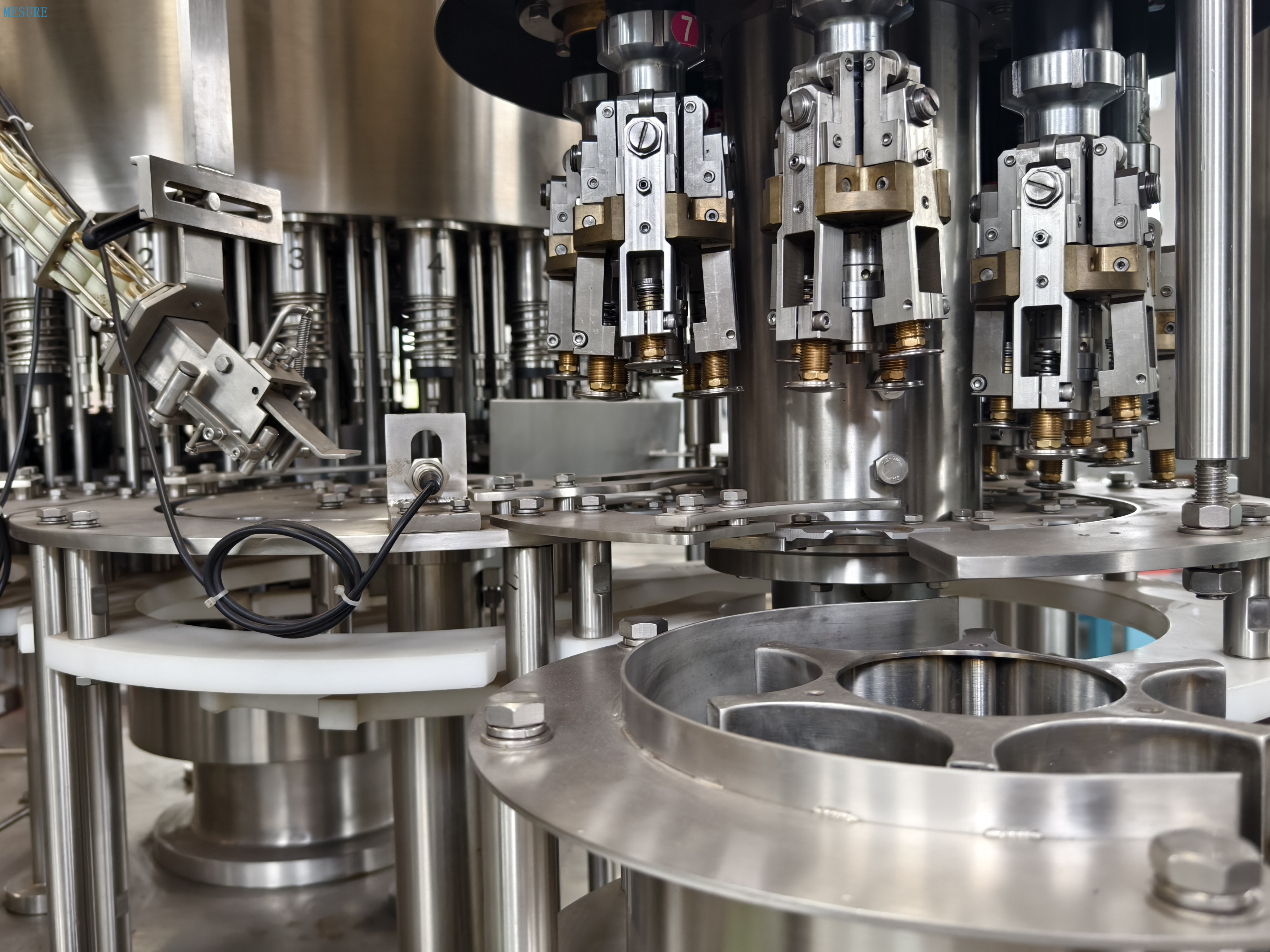 Machine de garniture à bouteille en verre automatique complète / remplissage de bouteille en verre