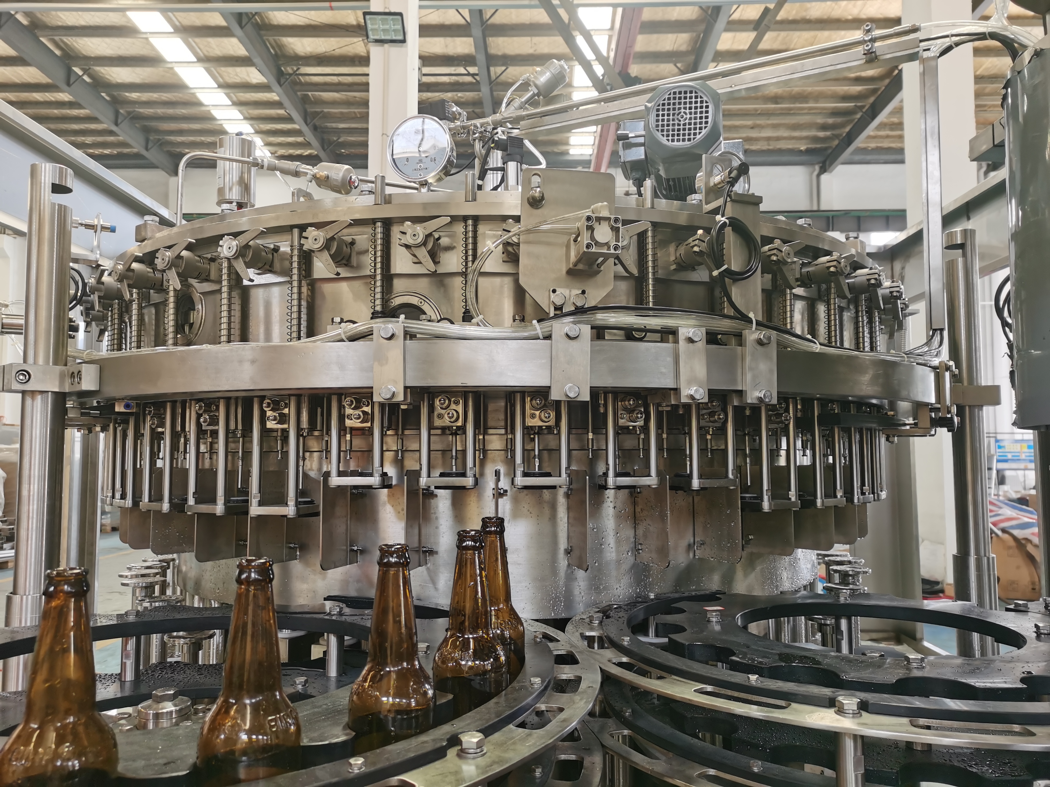 Coup de couronne machine à remplissage en bouteille en bouteille en verre 