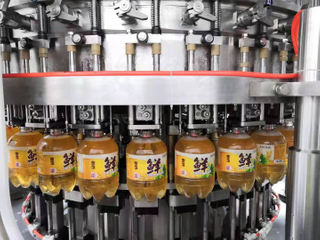 Équipement automatique de remplissage de liquide 3-en-1 Machine d'emballage d'embouteillage de fabrication de bière 