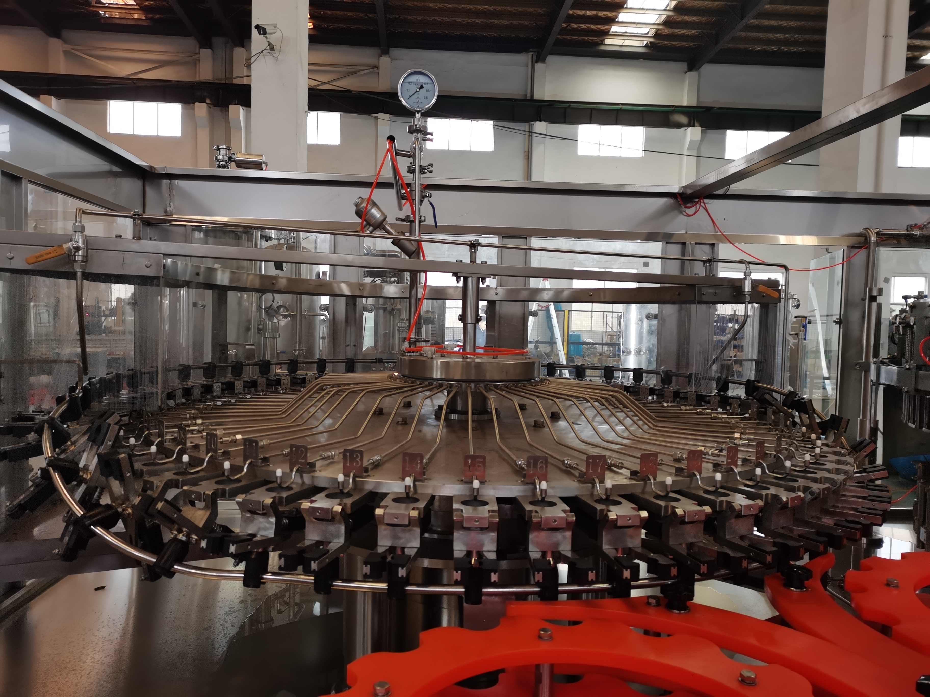 Verre / aluminium Bouteille en bouteille Boullage de la ligne de ropp de ligne complète et capuchon de la couronne et bouchon 