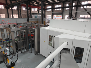 Machine combinée combinée de bouteilles pour animaux de compagnie: machine combinée pour les jus | Sortie élevée de 18000 mb.