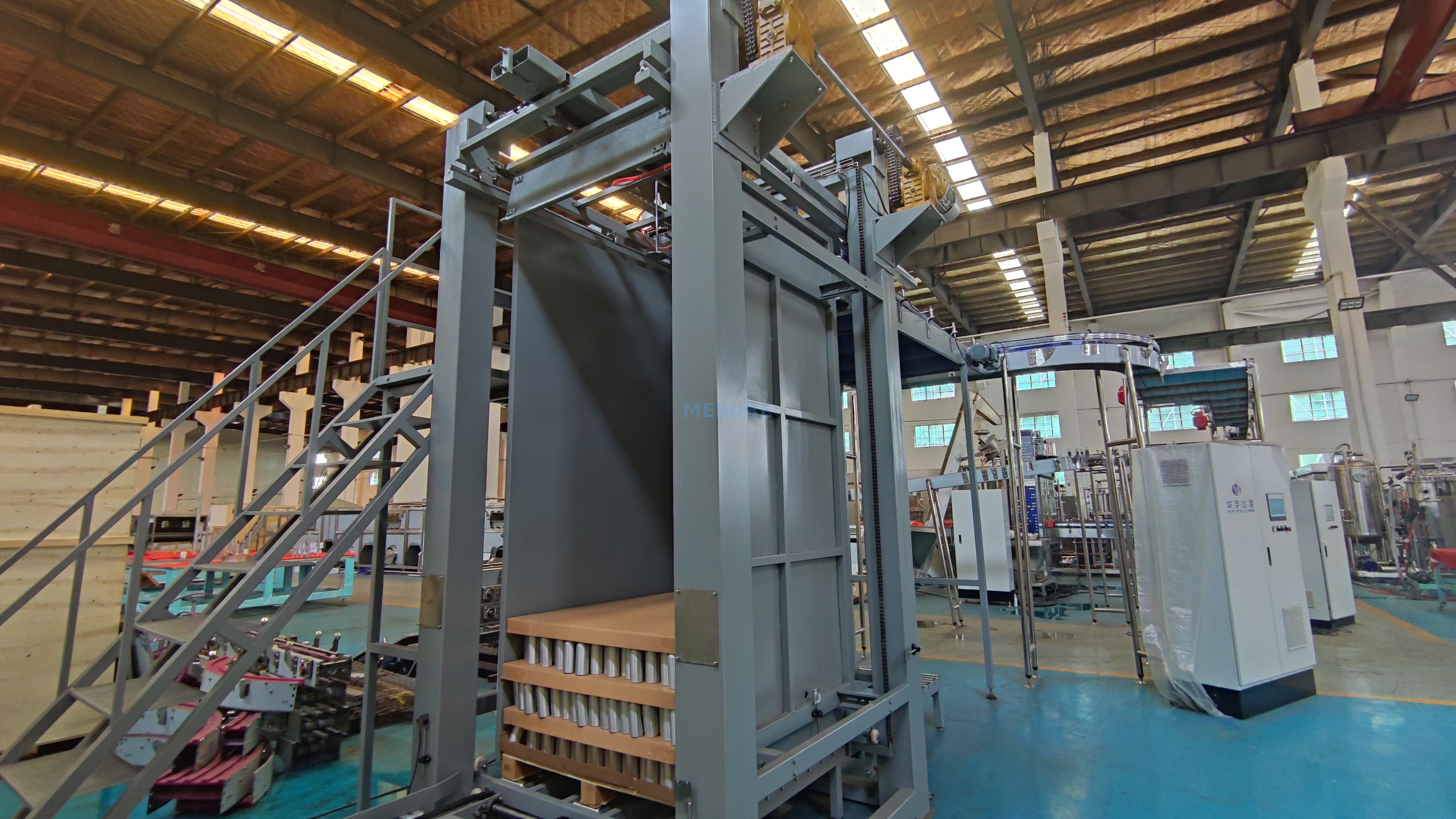 Type de colonne automatique Robot Gantin Carton Box boîtier Pack de 5 gallons en verre Barrel Empiler le système de palette de palette de palette de palette de palettiseur de départilateur à haute position Équipement de machine