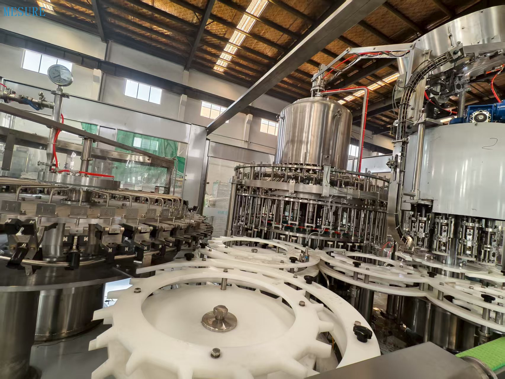 Machine de remplissage de haute qualité pour la production d'eau de bouteille en verre