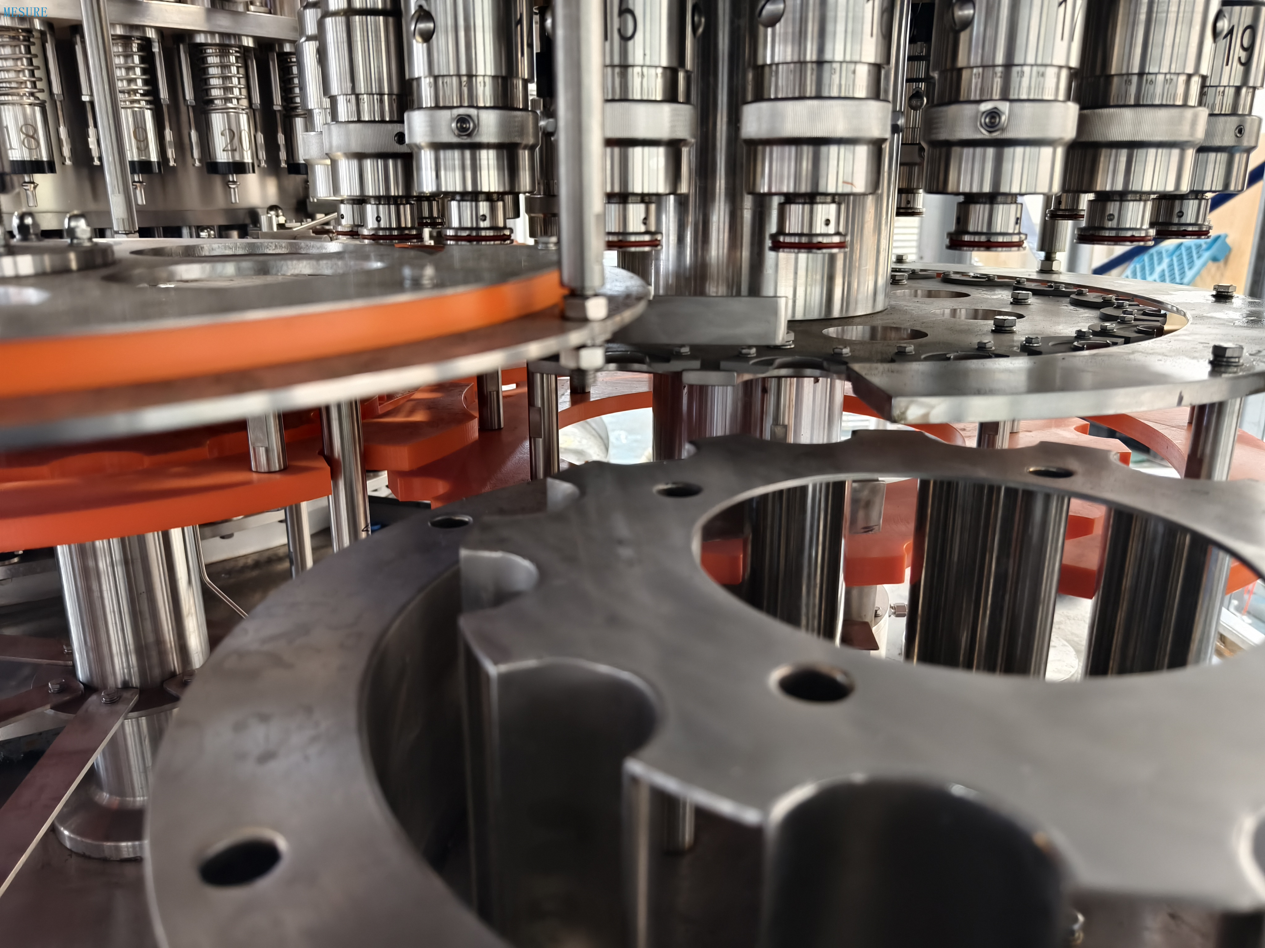 Remplissage de bouteille pour animaux de compagnie à grande vitesse pour jus | Machine combinée à capuche, ligne personnalisée à 99,5% d'efficacité