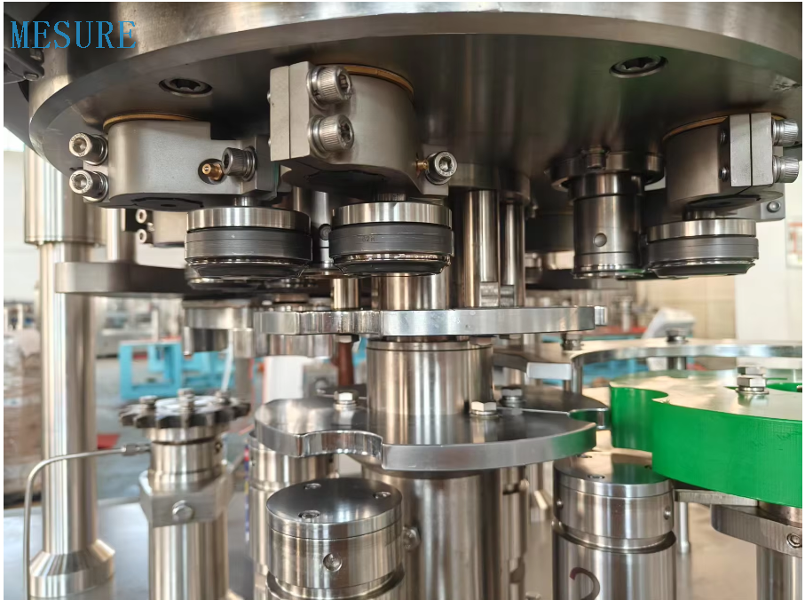 Machines de remplissage de la boîte gazeuse pour la bière / liquides | Lignes de production efficaces sur mesure avec scellement pour les petites entreprises